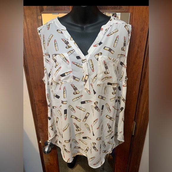 Harper French Lipstick Print Sleeveless top - Picture 1 of 8